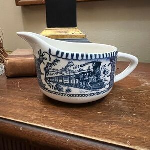 💐 white and blue  royal currier and Ives creamer